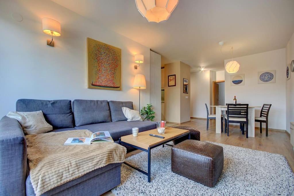 Spacious Home Office With Secure Garage In Sofya Dış mekan fotoğraf