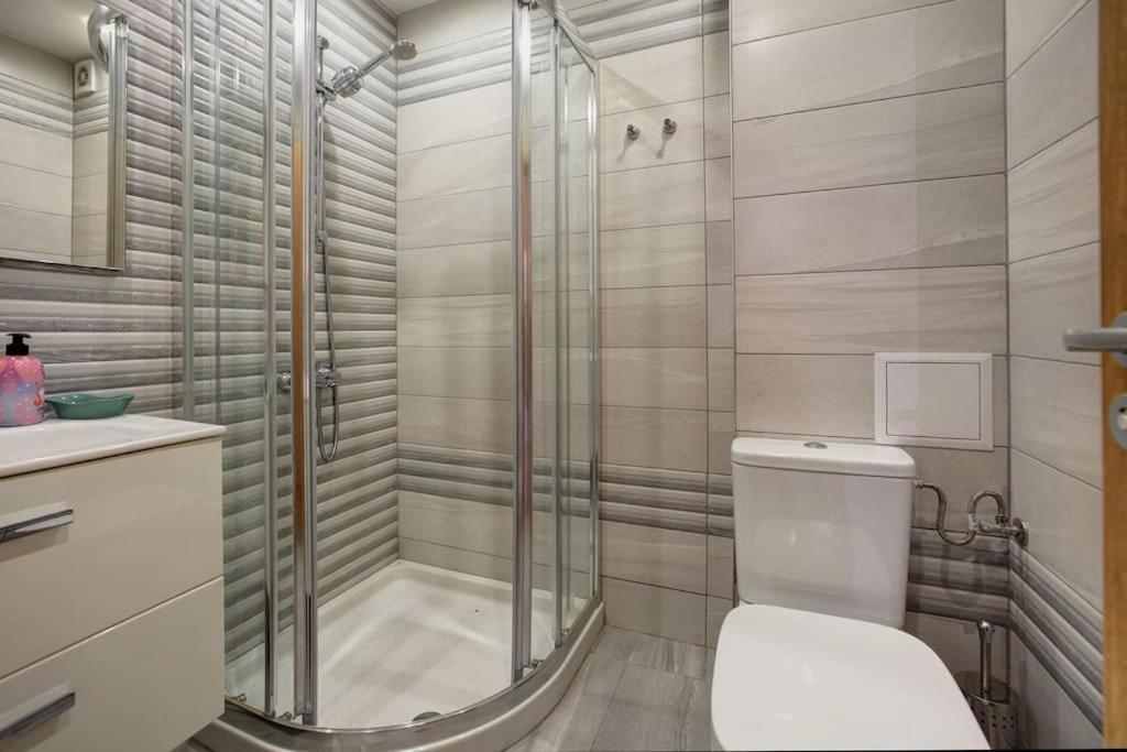 Spacious Home Office With Secure Garage In Sofya Dış mekan fotoğraf