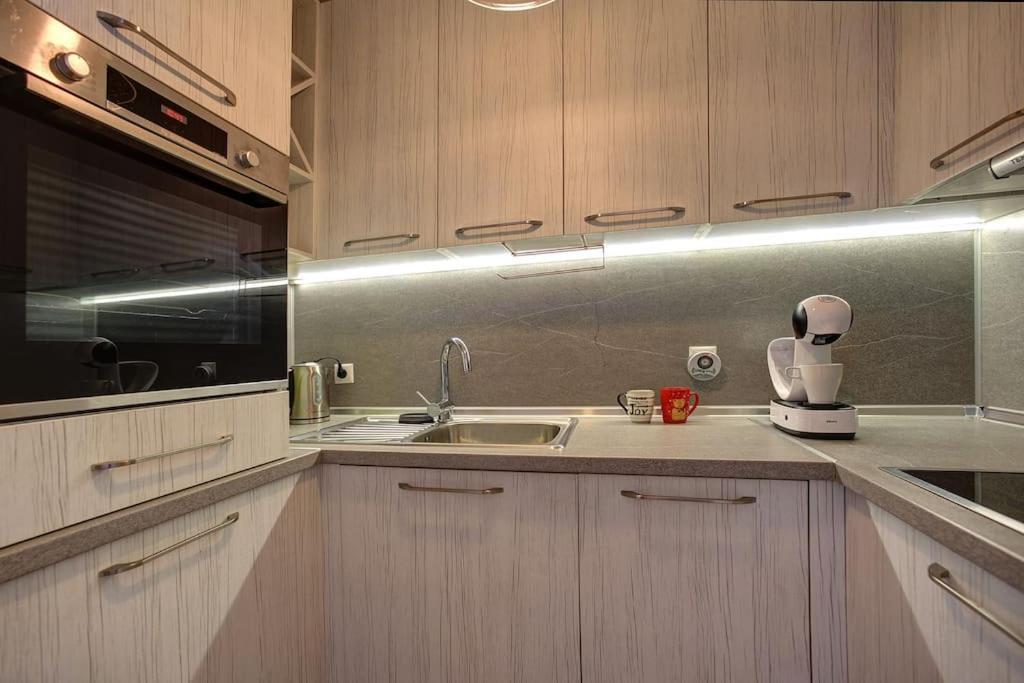 Spacious Home Office With Secure Garage In Sofya Dış mekan fotoğraf